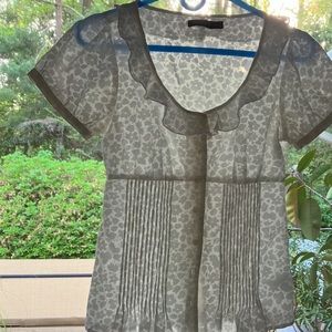 Airy white on white cap sleeved, pleated, button front,ruffled scoopneck top. XS